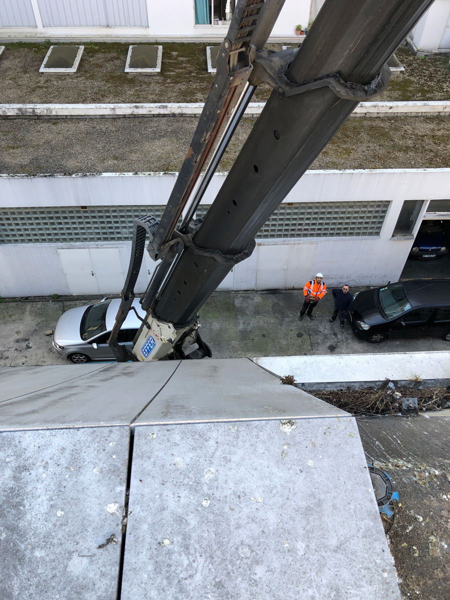 TRAITEMEMENT D’INFILTRATIONS SOUS DALLES BETON par Astrali