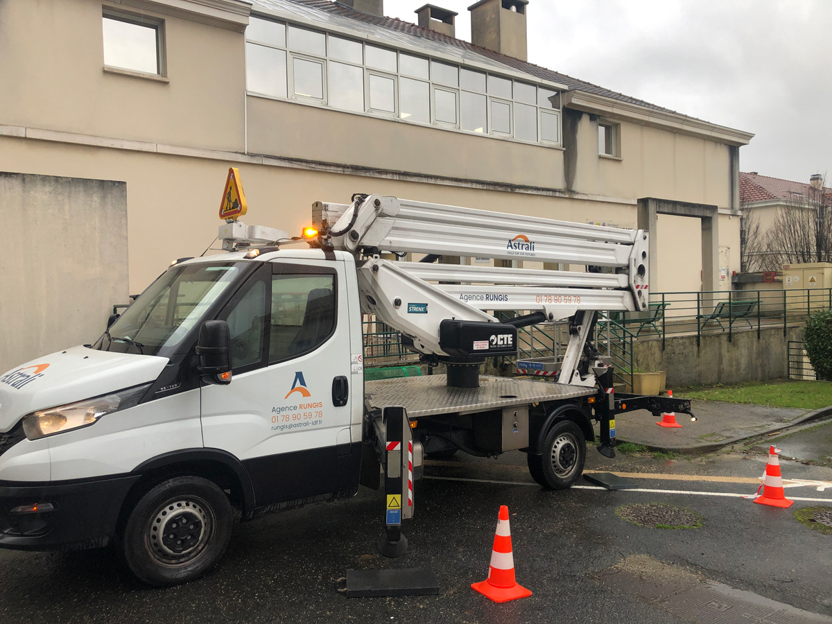 Modification des évacuations d'eau fluviales par les équipe d'Astrali - IDF